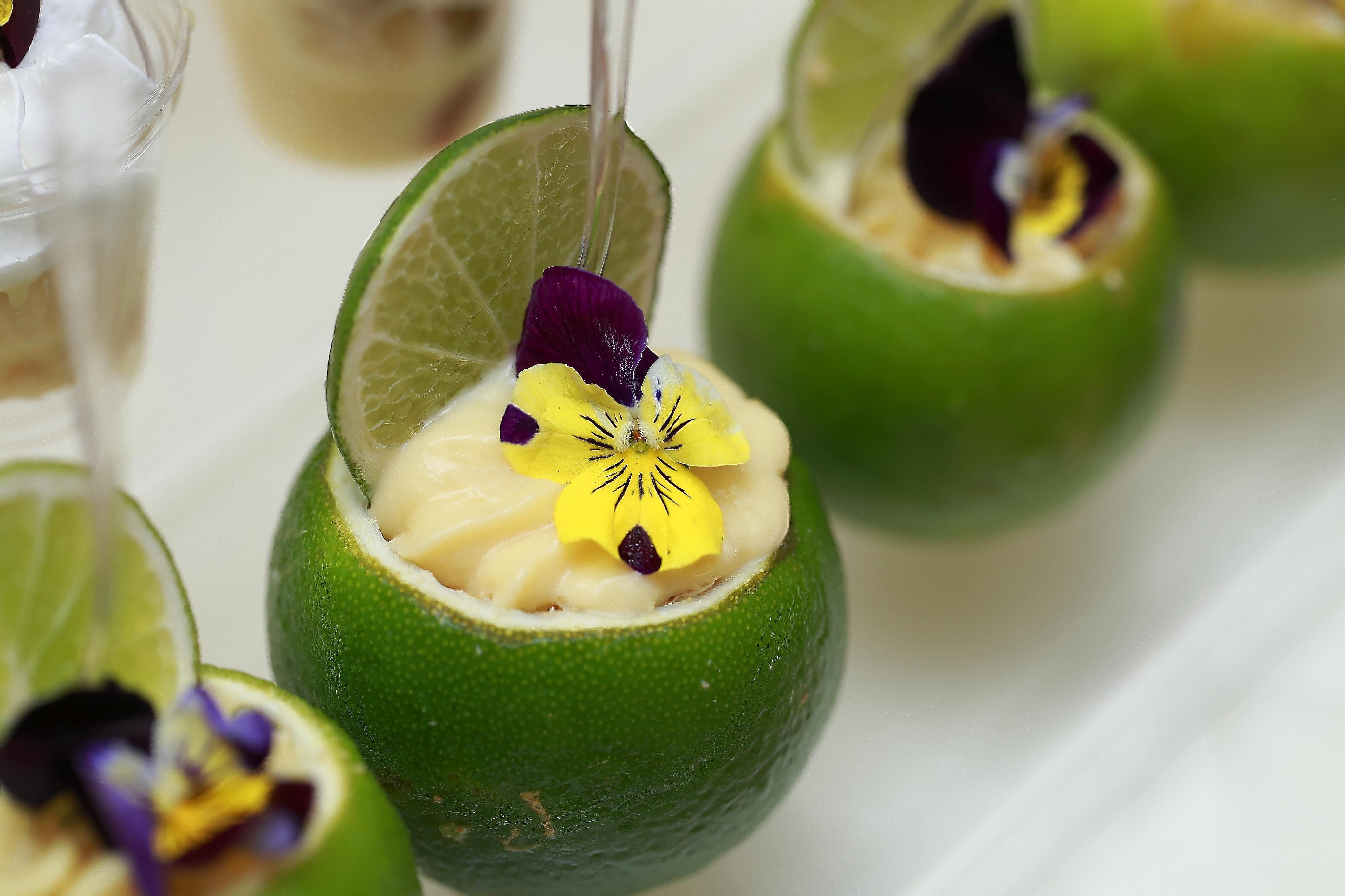 Bristol Panama, A Registry Collection Hotel Kültér fotó A lime being used as a garnish