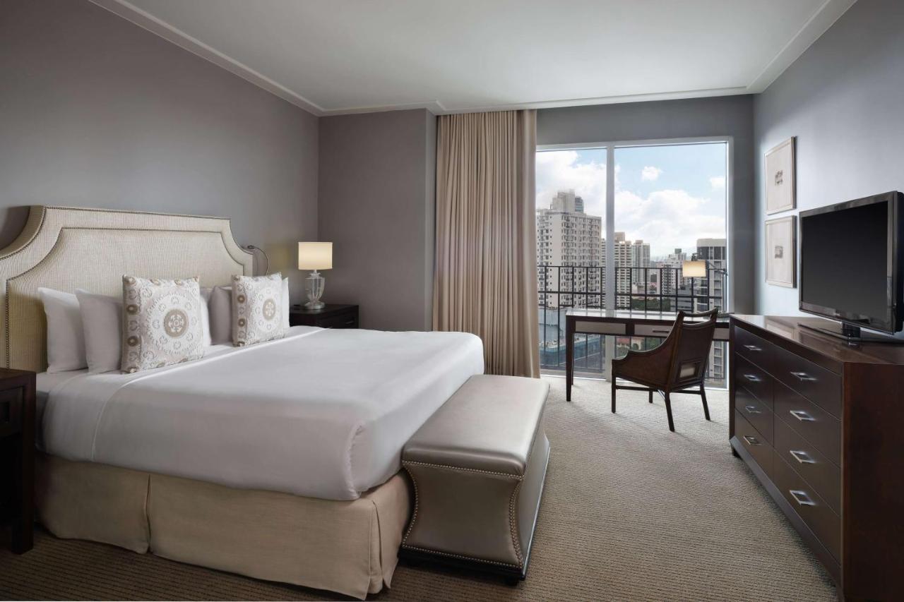 Bristol Panama, A Registry Collection Hotel Kültér fotó A bedroom at the JW Marriott San Antonio