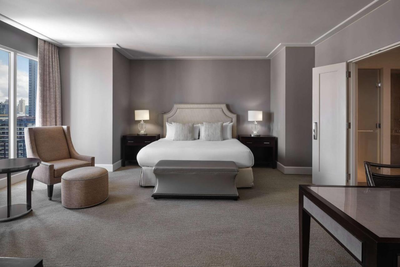Bristol Panama, A Registry Collection Hotel Kültér fotó A bedroom at The Ritz-Carlton, Chicago