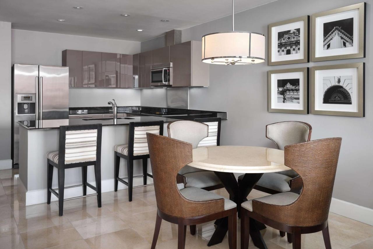 Bristol Panama, A Registry Collection Hotel Kültér fotó A kitchen and dining room