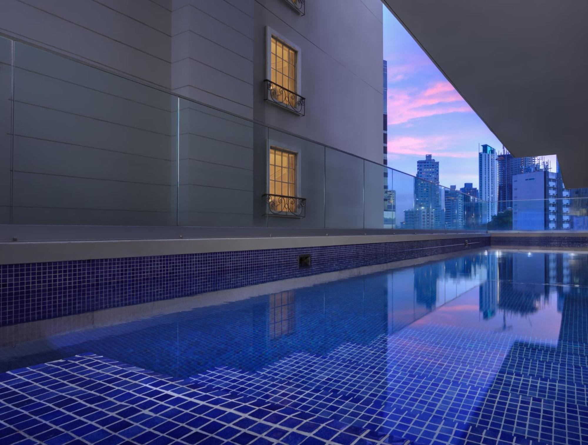 Bristol Panama, A Registry Collection Hotel Kültér fotó The swimming pool at the hotel