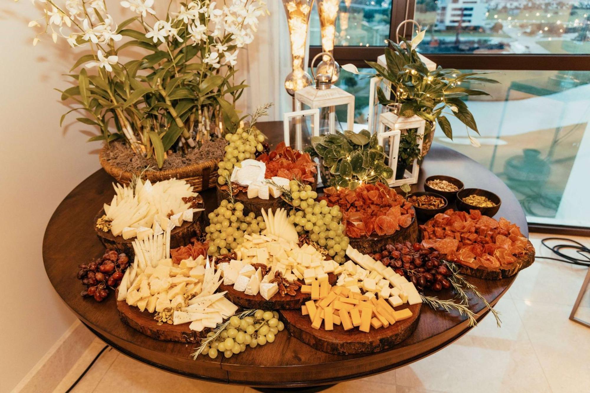 Bristol Panama, A Registry Collection Hotel Kültér fotó A cheese platter